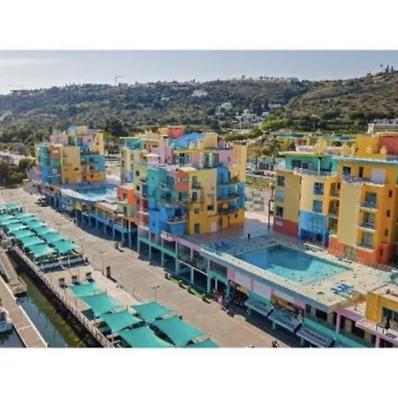 Oasis Marina البوفيرا